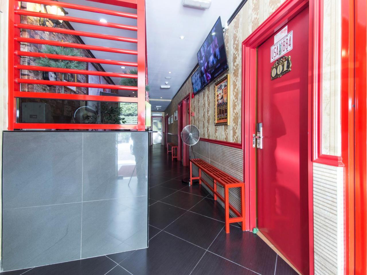 Oyo 604 Hotel Est Equine Park Seri Kembangan Zewnętrze zdjęcie
